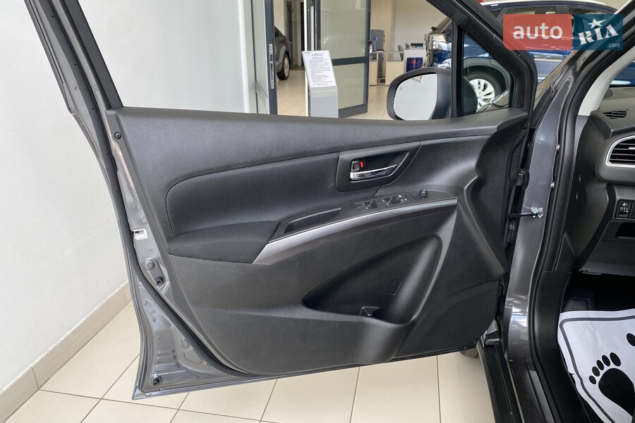 Suzuki S-Cross - фото 16