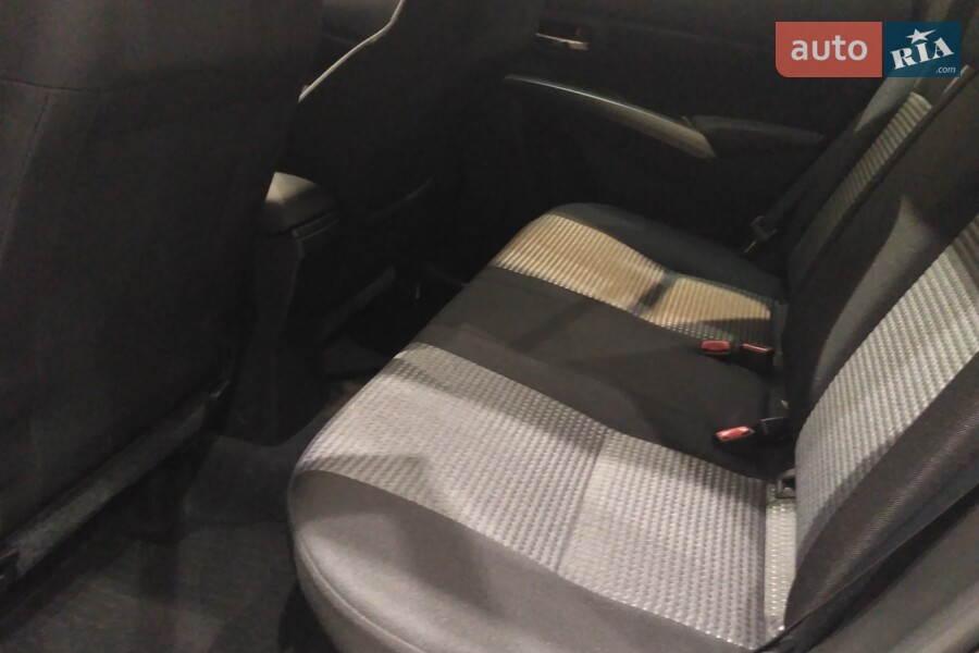 Suzuki S-Cross - фото 23