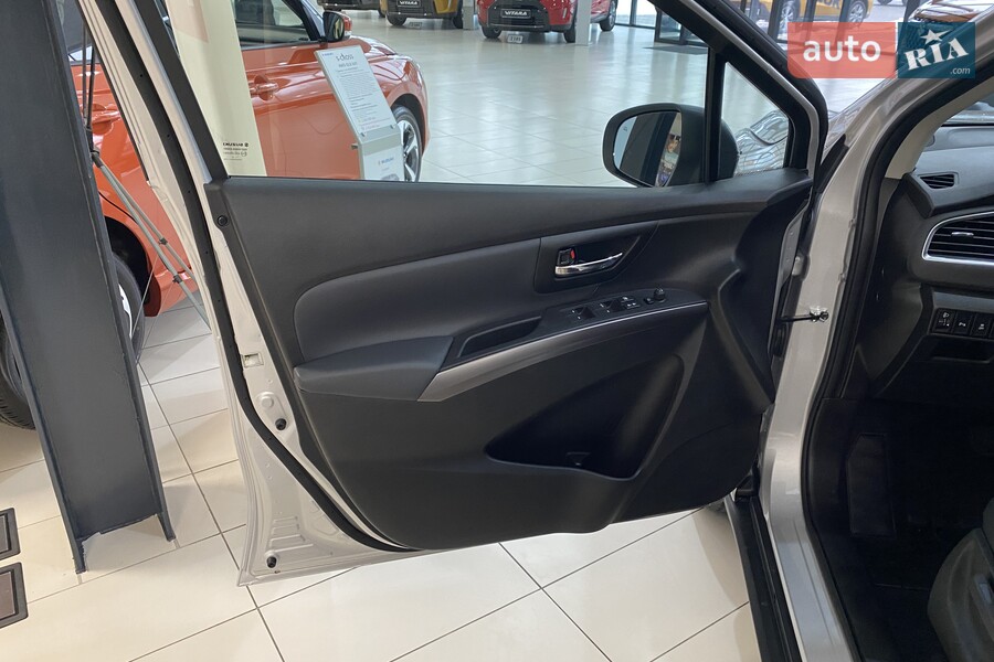 Suzuki S-Cross - фото 21