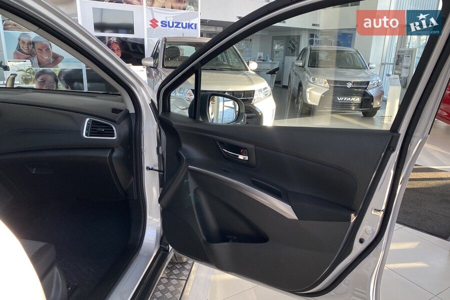 Suzuki S-Cross - фото 11