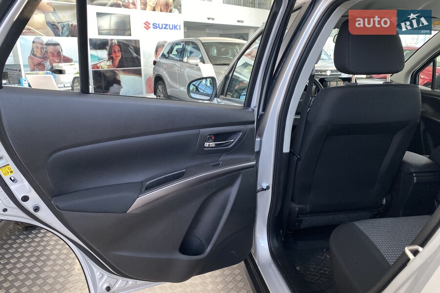 Suzuki S-Cross - фото 17