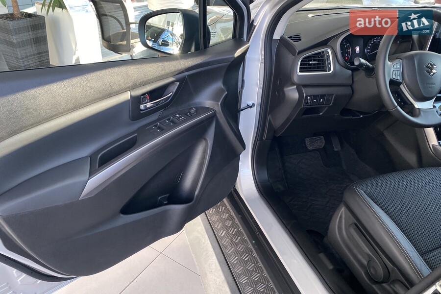 Suzuki S-Cross - фото 19