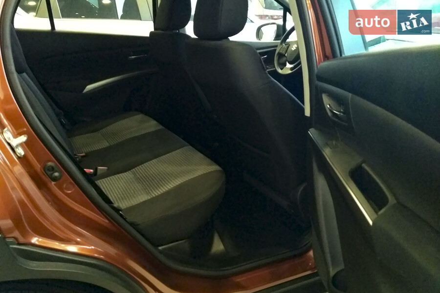 Suzuki S-Cross - фото 18