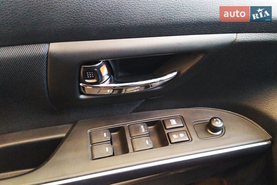 Suzuki S-Cross - фото 17