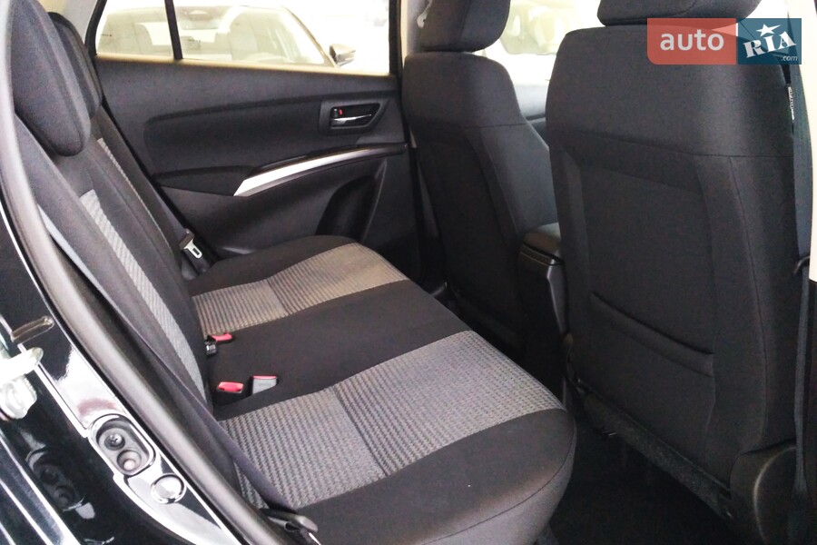Suzuki S-Cross - фото 24