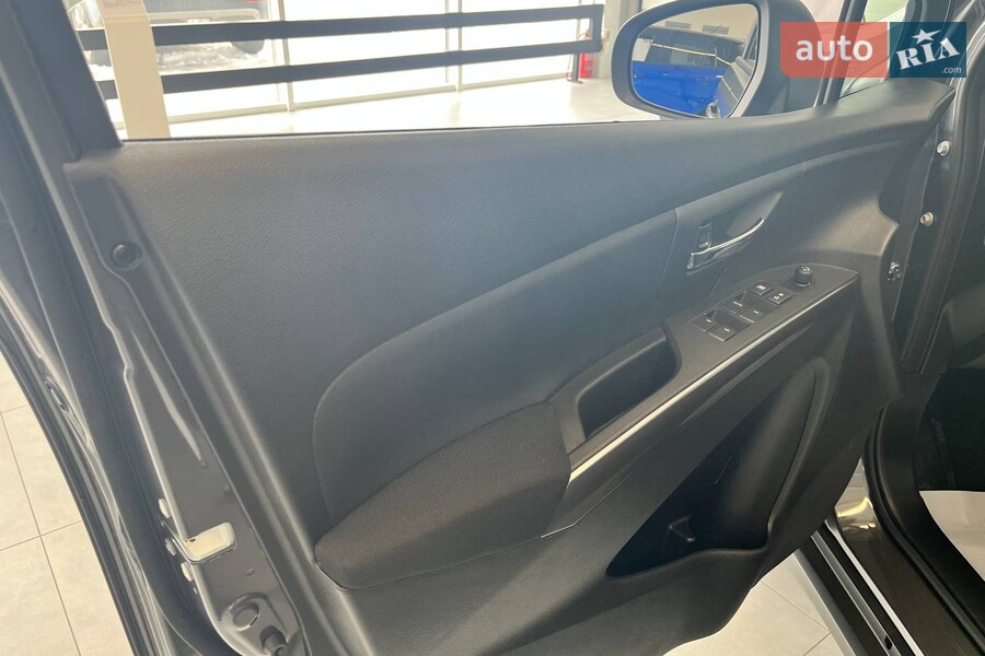 Suzuki S-Cross - фото 16