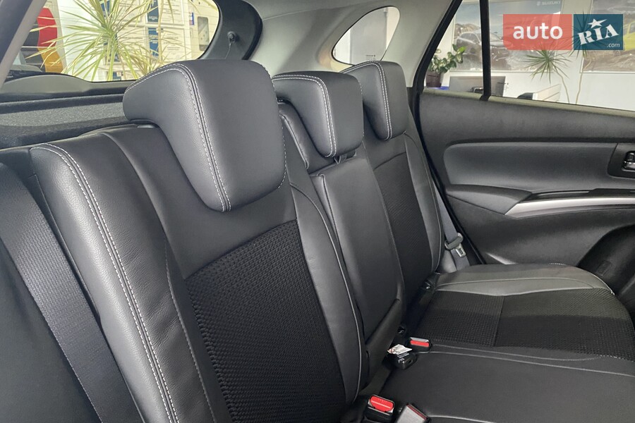Suzuki S-Cross - фото 11