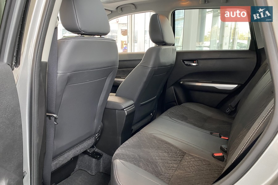Suzuki Vitara - фото 16