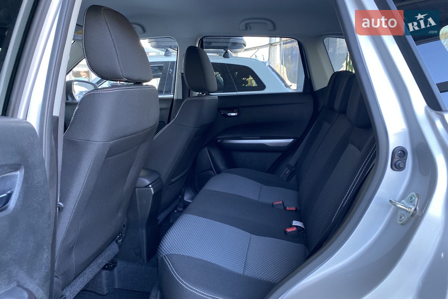 Suzuki Vitara - фото 15