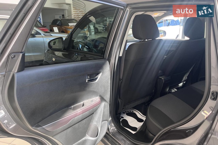 Suzuki Vitara - фото 14