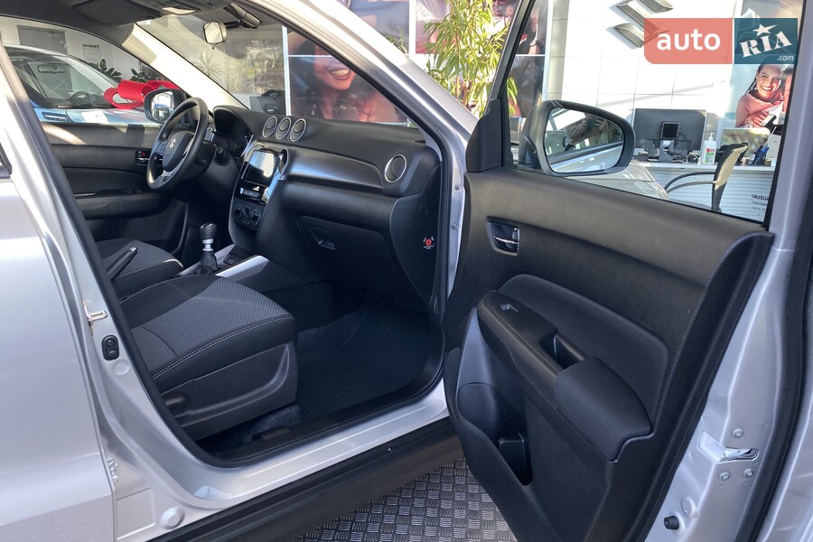 Suzuki Vitara - фото 12