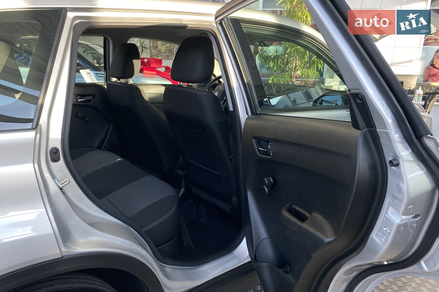 Suzuki Vitara - фото 16