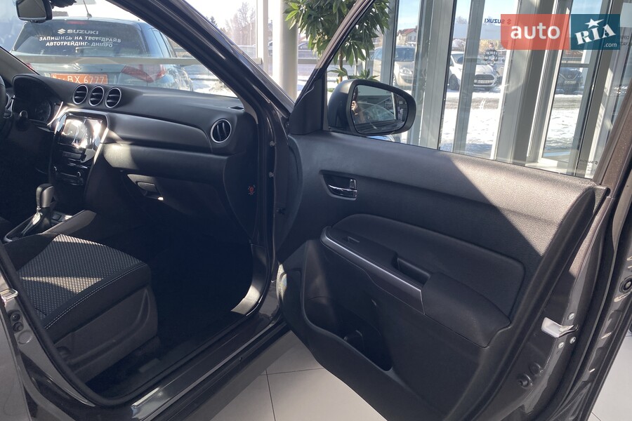 Suzuki Vitara - фото 12
