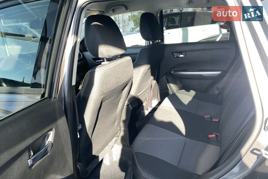 Suzuki Vitara - фото 15
