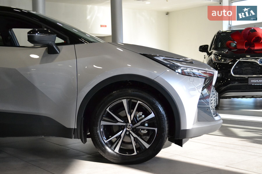 Toyota C-HR - фото 11