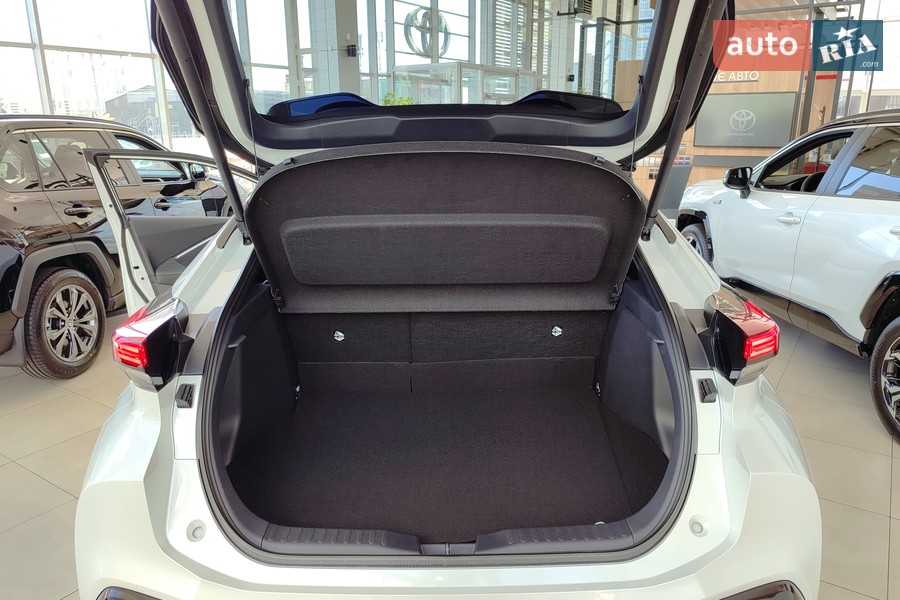 Toyota C-HR - фото 9