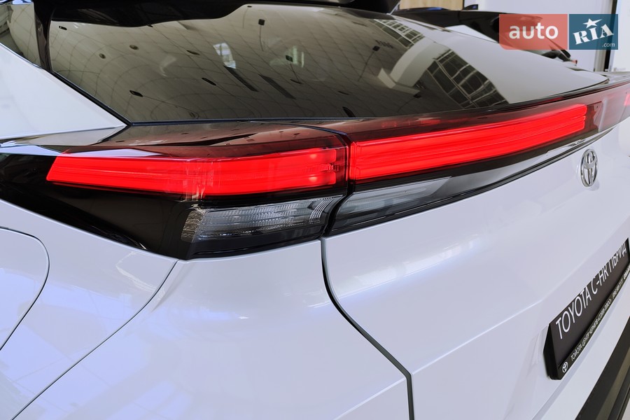 Toyota C-HR - фото 10