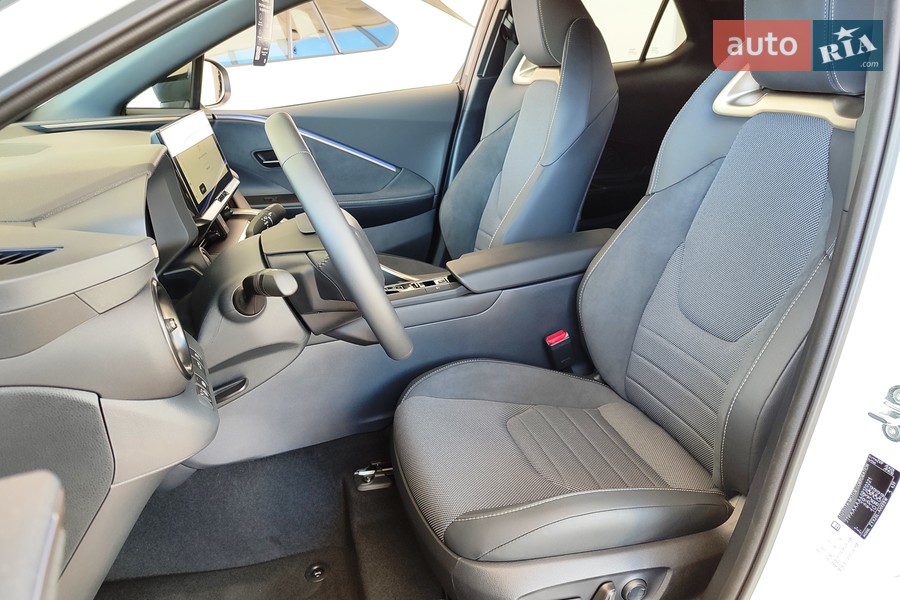 Toyota C-HR - фото 14