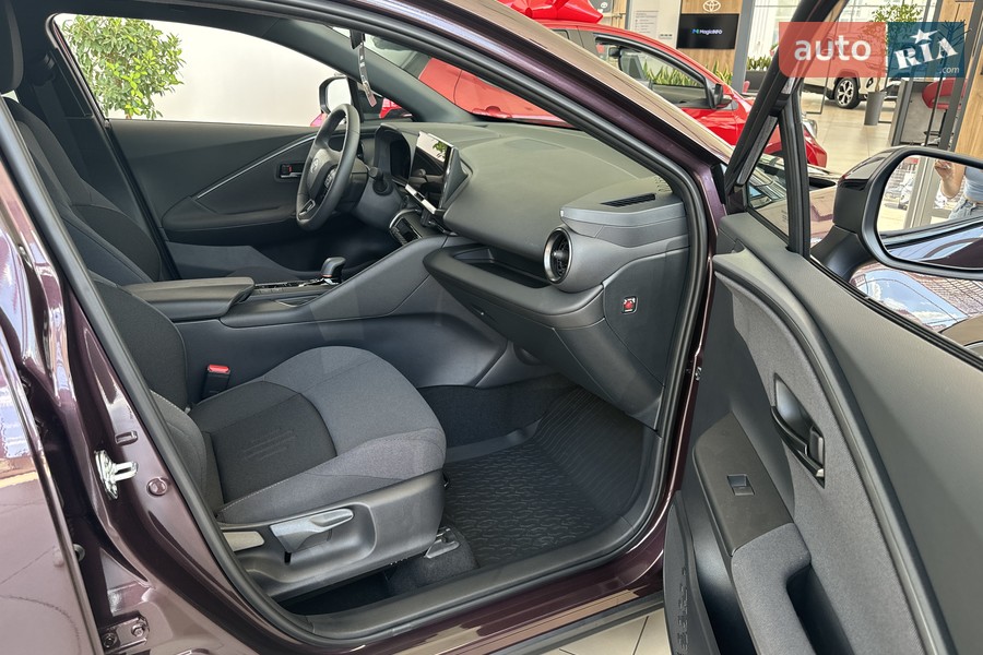 Toyota C-HR - фото 23