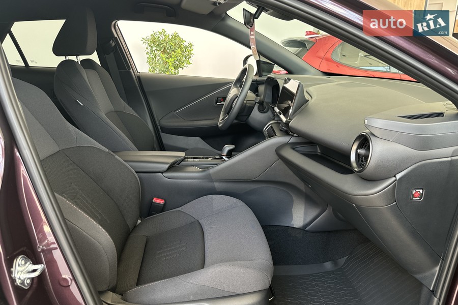 Toyota C-HR - фото 24