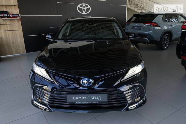 Toyota Camry Premium+