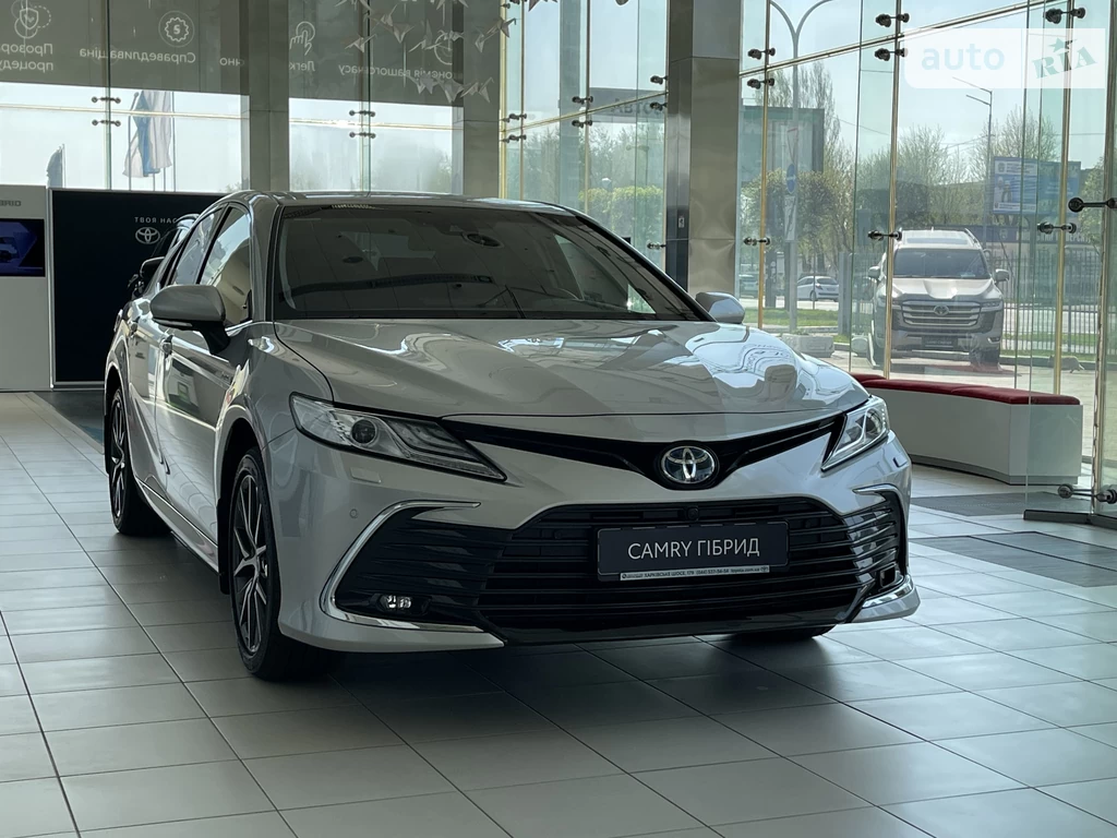 Toyota Camry Premium+