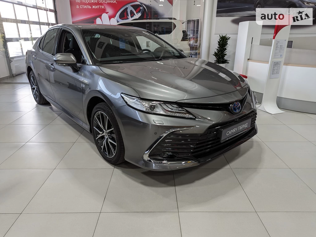 Toyota Camry Premium+