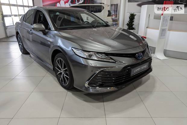 Toyota Camry Premium+