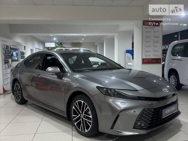 Седан Toyota Camry 2025 в Ужгород