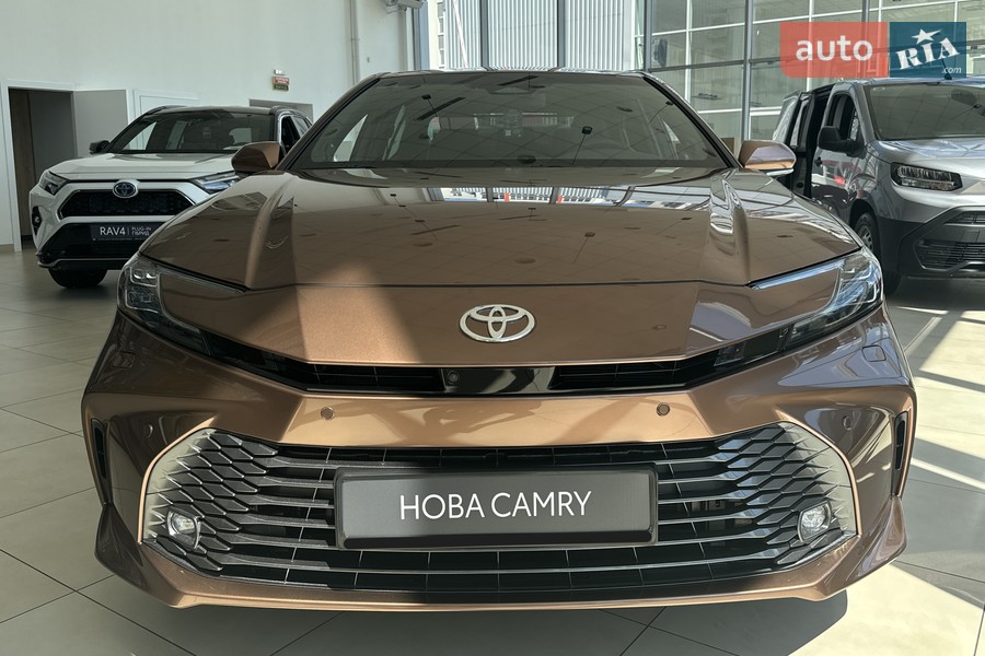 Toyota Camry - фото 1