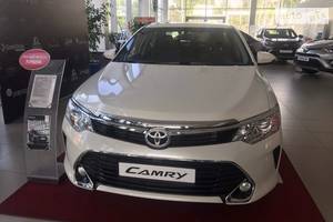 Toyota Camry 2019 року