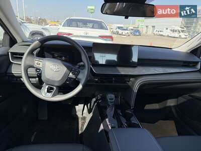 Toyota Camry 2025 LE