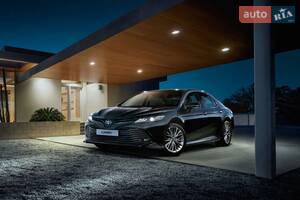 Toyota Camry 2018 року