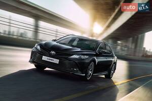 Toyota Camry 2018 року