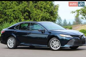 Toyota Camry 2018 року