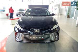Toyota Camry 2018 року