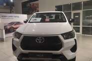 Toyota Hilux Base