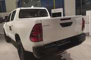 Toyota Hilux Base