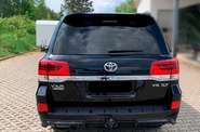 Toyota Land Cruiser 200 Base