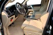 Toyota Land Cruiser 200 Base