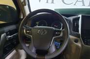 Toyota Land Cruiser 200 Base