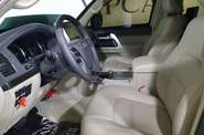 Toyota Land Cruiser 200 Base