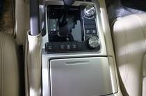 Toyota Land Cruiser 200 Base