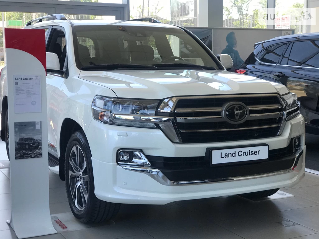 Toyota Land Cruiser 200 Executive Lounge