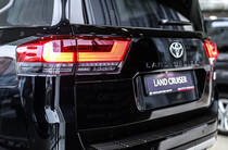 Toyota Land Cruiser 300 GR Sport