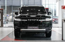 Toyota Land Cruiser 300 GR Sport