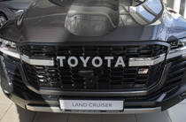 Toyota Land Cruiser 300 GR Sport