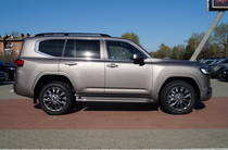 Toyota Land Cruiser 300 Premium