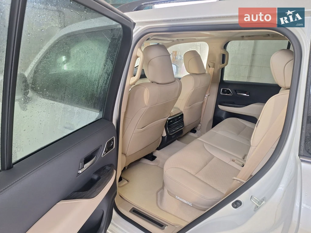 Toyota Land Cruiser 300 Premium