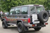 Toyota Land Cruiser 76 Base